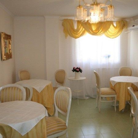 Hotel Nelisse Бухарест Ресторан фото