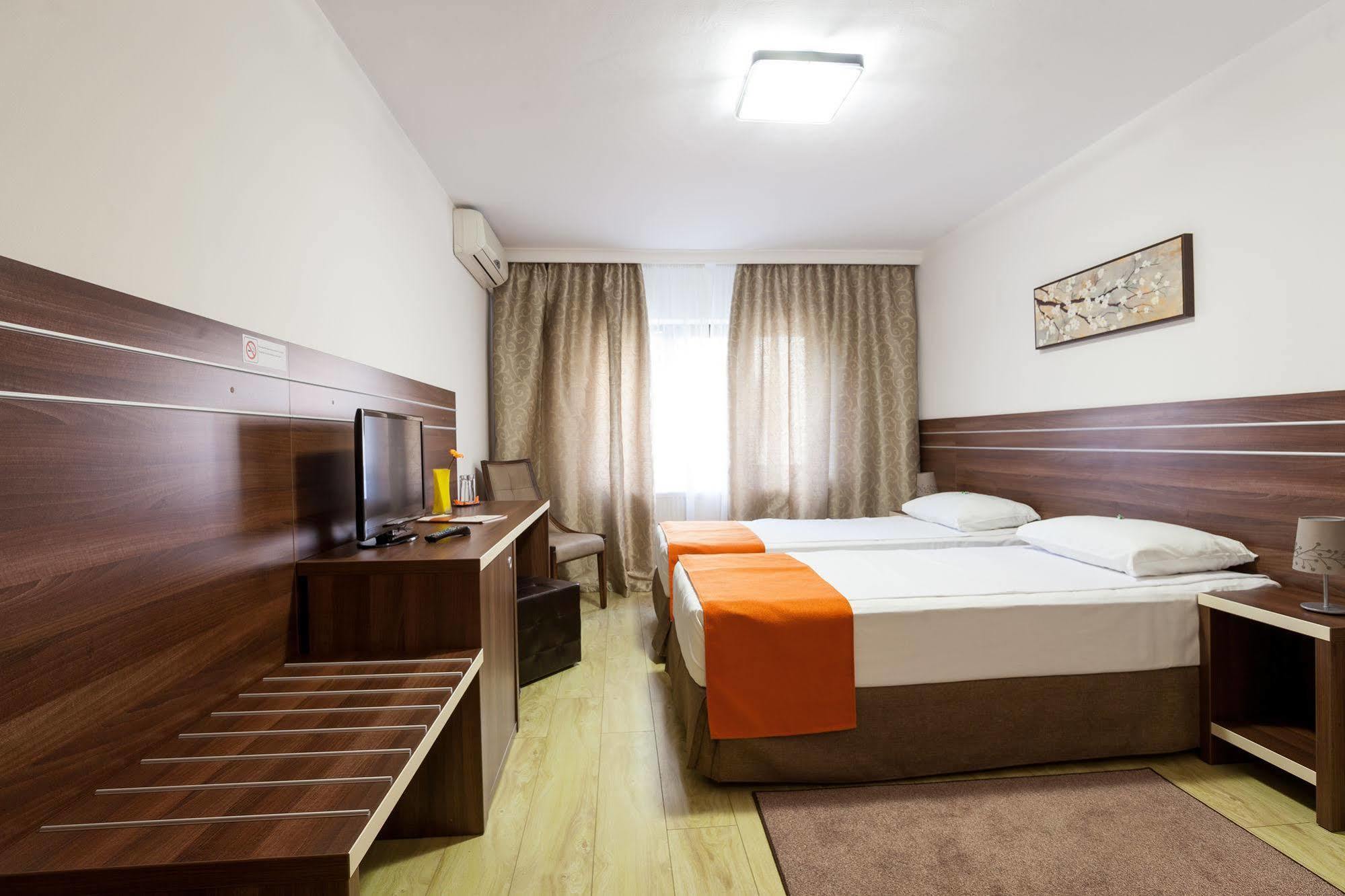 Hotel Nelisse Бухарест Екстер'єр фото
